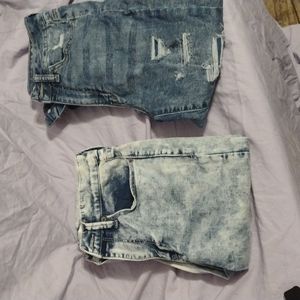 2 pairs never worn jeans